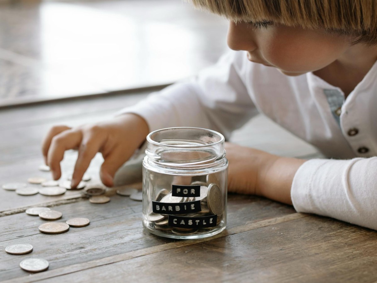 How to teach children about money: budgeting, saving, and smart money&nbsp;tips