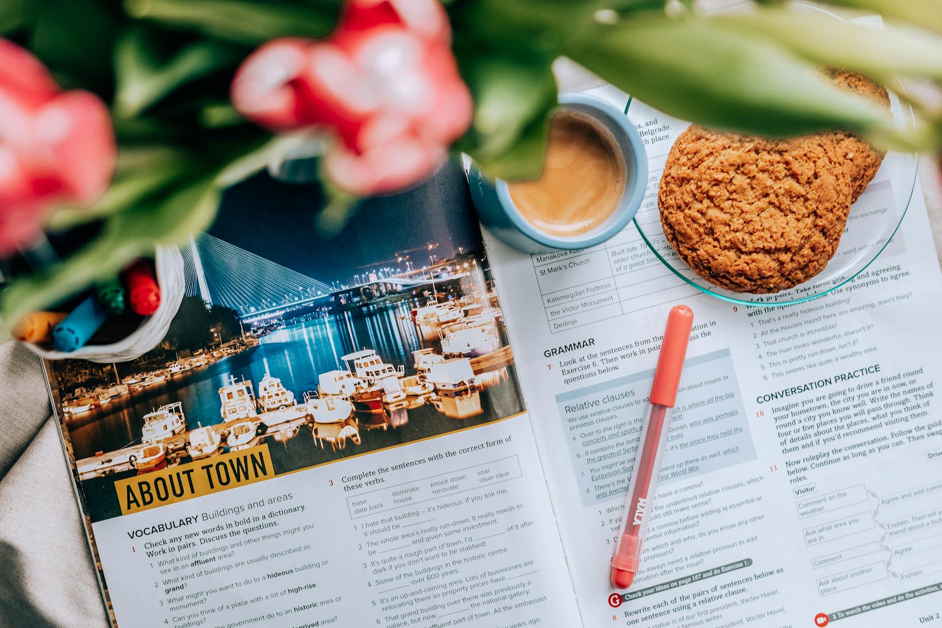 Cambridge English exam preparation lessons for children and teens, available online with an experienced English teacher. 
Lezioni di preparazione agli esami Cambridge English per bambini e ragazzi, disponibili online con un insegnante di inglese esperto.